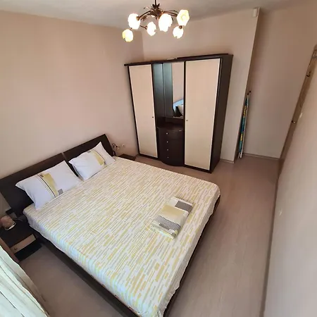 Spacious 2 Bedroom Апартамент *