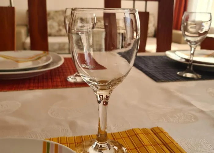 Spacious 2 Bedroom Appartement *