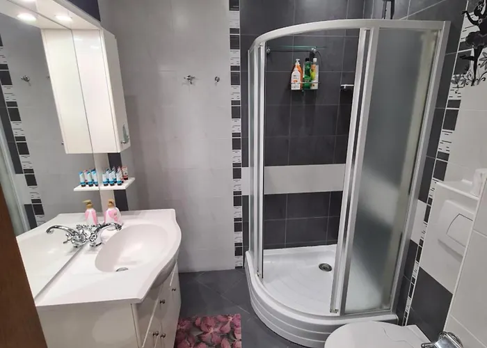 Spacious 2 Bedroom *