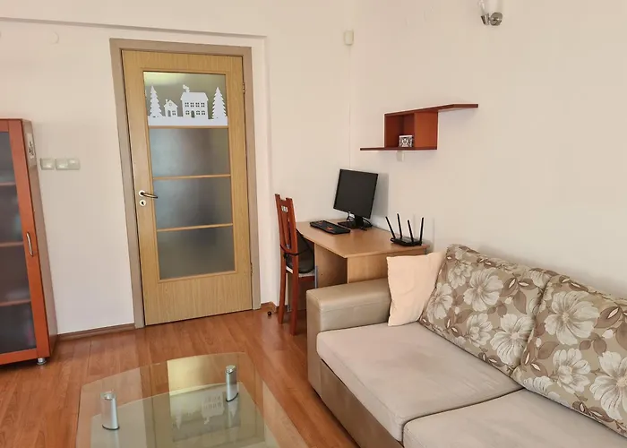 Spacious 2 Bedroom *