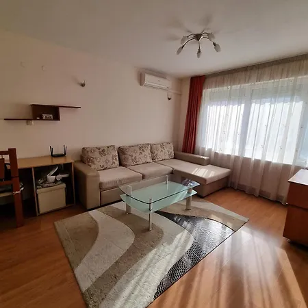 Spacious 2 Bedroom Lägenhet